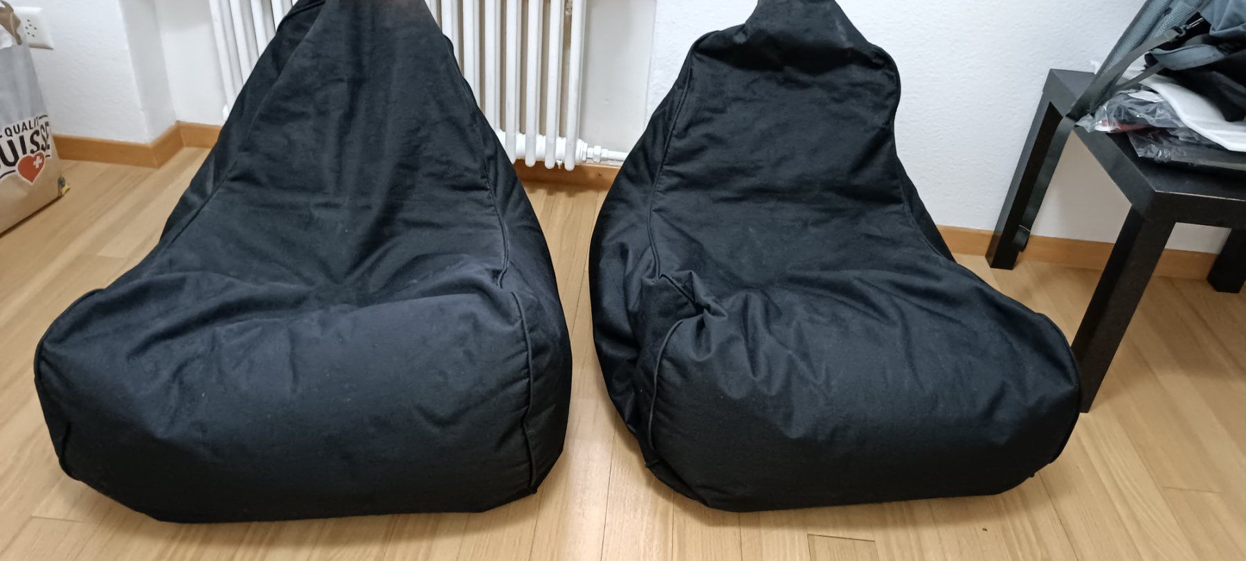 Sedie a sdraio: 2 Schwarzer Sitz Säcke, ideal für Gaming oder Filme schauen. – Usato da Fahrweid venduto da Kool.B