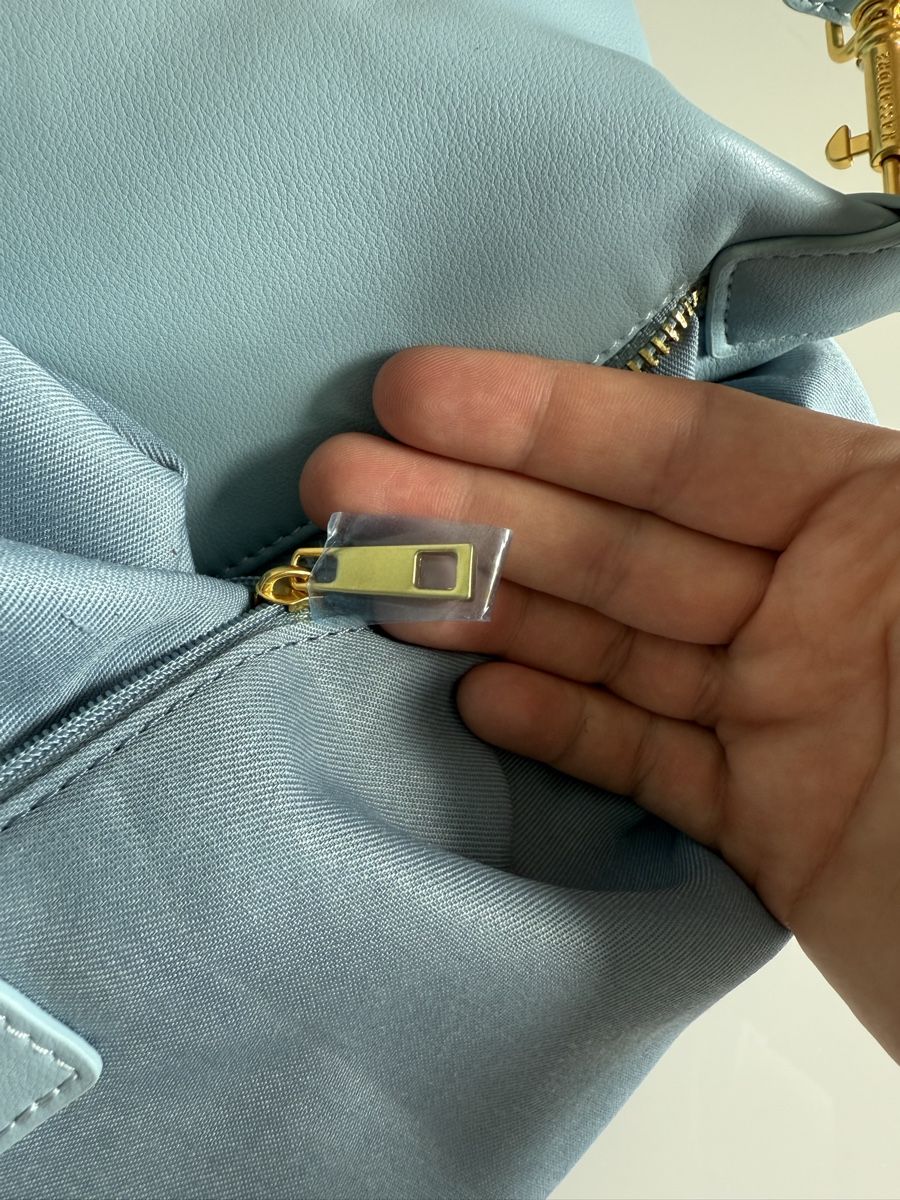 Sandro Borse da donna: Sac en cuir bleu de CASSANDRE PARIS – Usato da Cressier FR venduto da Kvito4ka 4