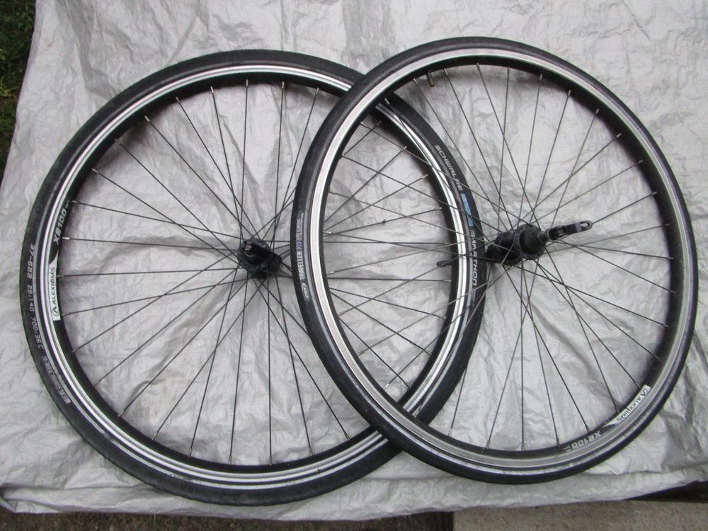 Vuelta 28 Zoll Laufradsatz Quattro X Shimano Deore HB-M525 Cues QB400 Disc Weiß