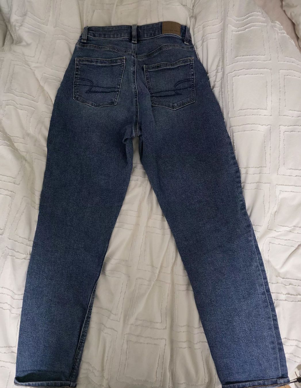 American Eagle Jeans: American Eagle Mom Jeans Blue Size US 2 Regular Cut – Gebraucht aus Hombrechtikon von moonwaterqueen 1