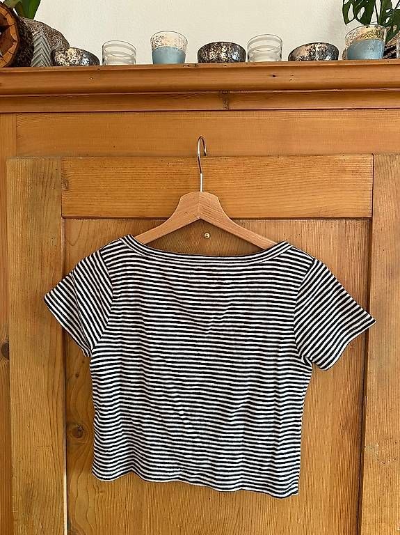 Top: Gestreiftes Crop Top – Nuovo (secondo la descrizione) da Fribourg venduto da live_life_light 2