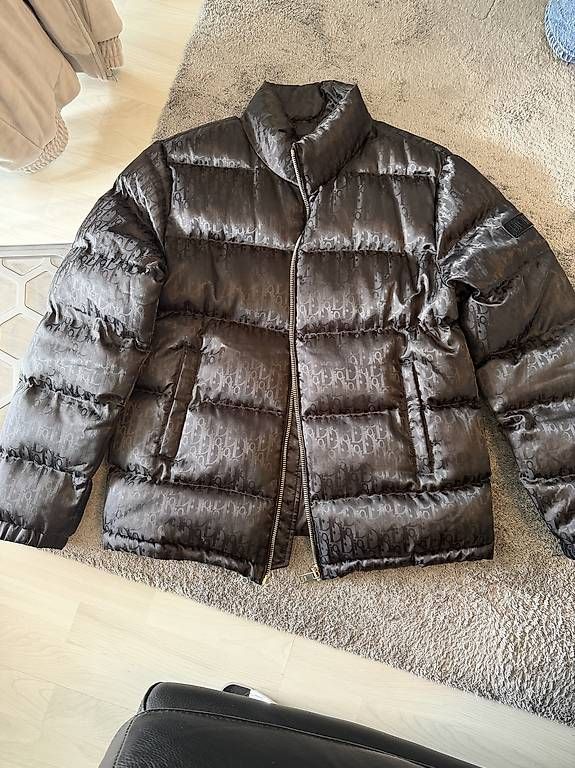 Vestes: Dior Winterjacke grösse XL – D'occasion à Langnau b. Reiden par Kad.Ha