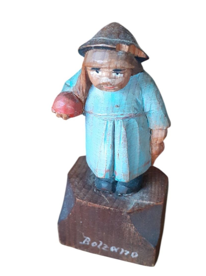 Sculture & Statue: Holzfigur handgeschnitzt - Bauernmädchen mit Apfel – Usato da Mörschwil venduto da antiksalon 1