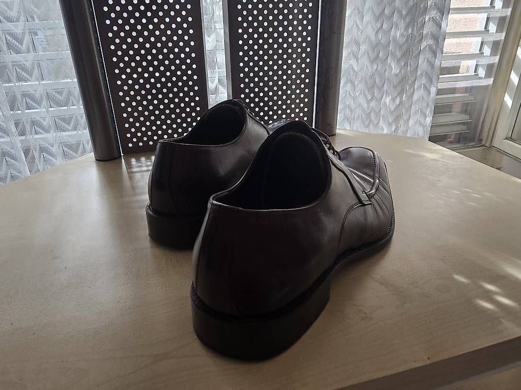 Scarpe da uomo: Derby-Schnürschuh mit einer Apron-Toe-Naht - Navyboot – Usato da Buchs LU venduto da san_df8f 1