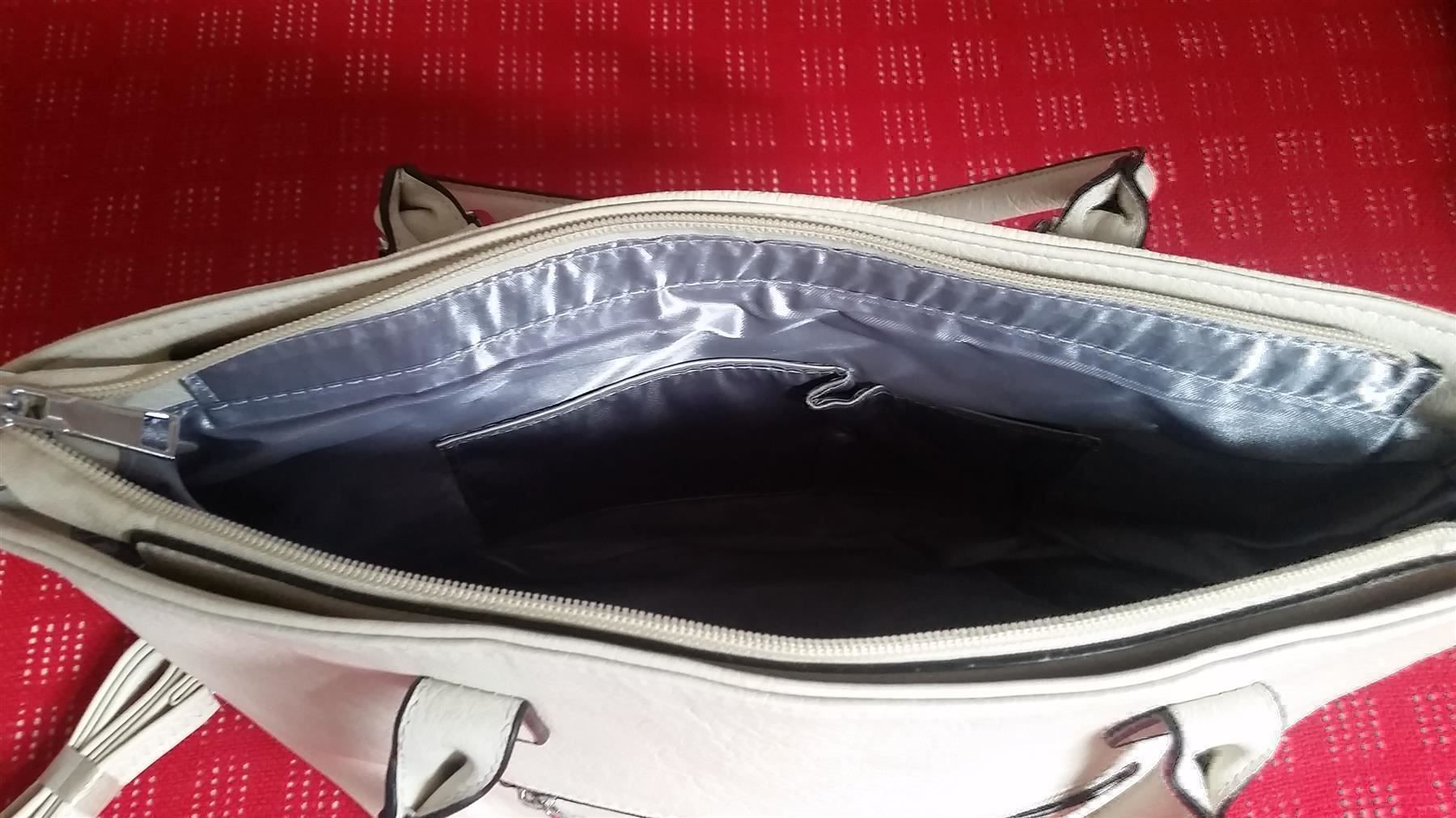 Borse da donna: Grosse, praktische Mode-Handtasche – Nuovo e nell'imballaggio originale da Winterberg ZH venduto da Gemini63 3