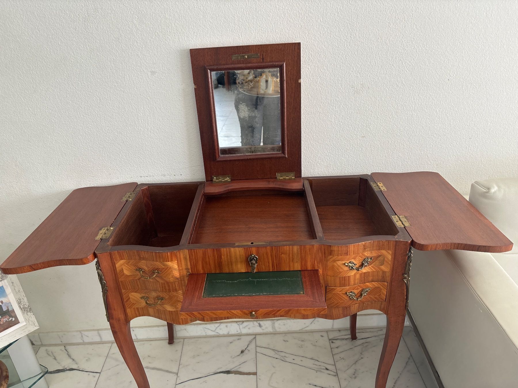 Tavoli da trucco: alter Schminktisch mit Intarsien – Usato da Kriens venduto da Wundertuete17 2