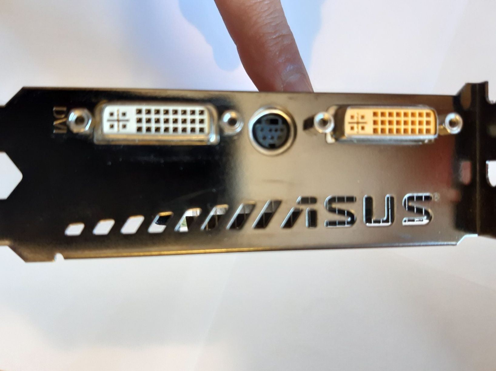 Asus Schede grafiche: Carte graphique Asus EAH 3650 Silent – Usato da Moudon venduto da Amaroli7 2