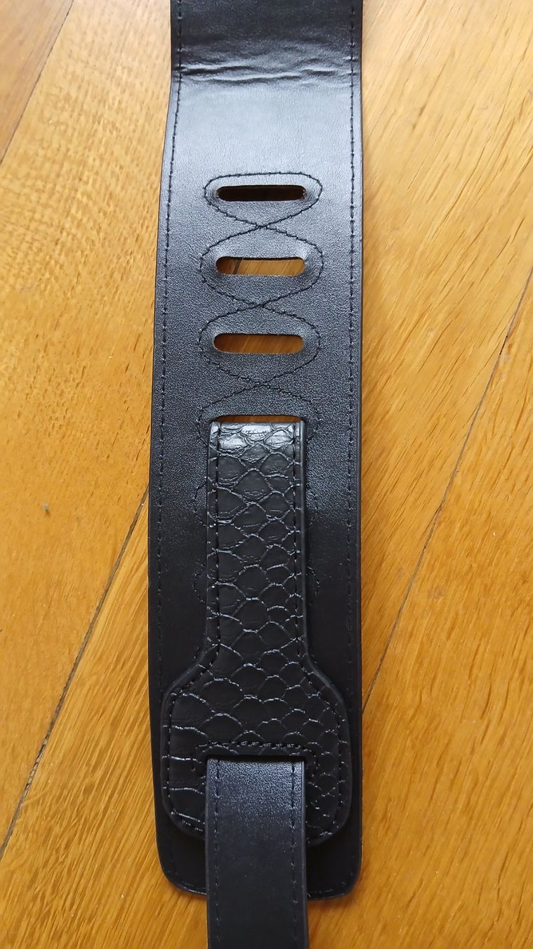 Strumenti musicali: Gitarrengurt – Usato da Basel venduto da Bingelito 4