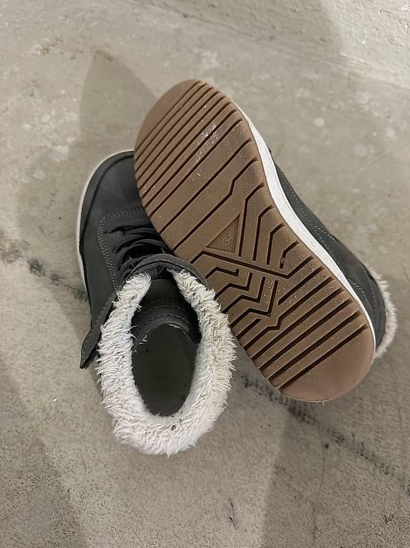 Schuhe für Jungen: Kinder Schuhe – Gebraucht aus Langnau am Albis von max081 1