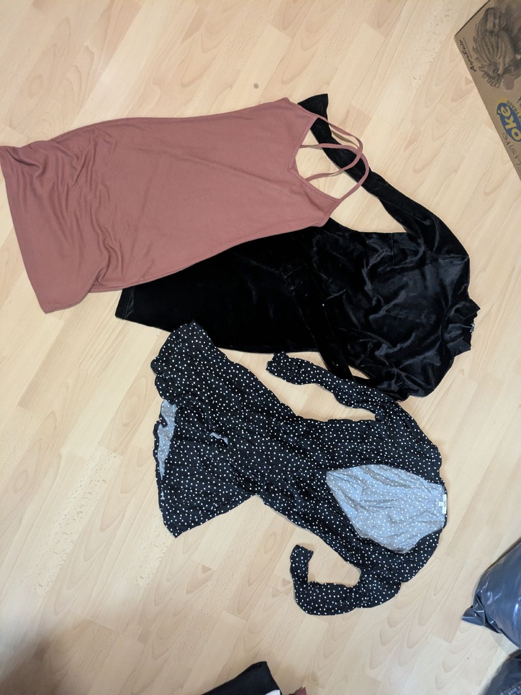 Lots de vêtements: Lot de vêtements  – D'occasion à Tramelan par cat_67zv 3