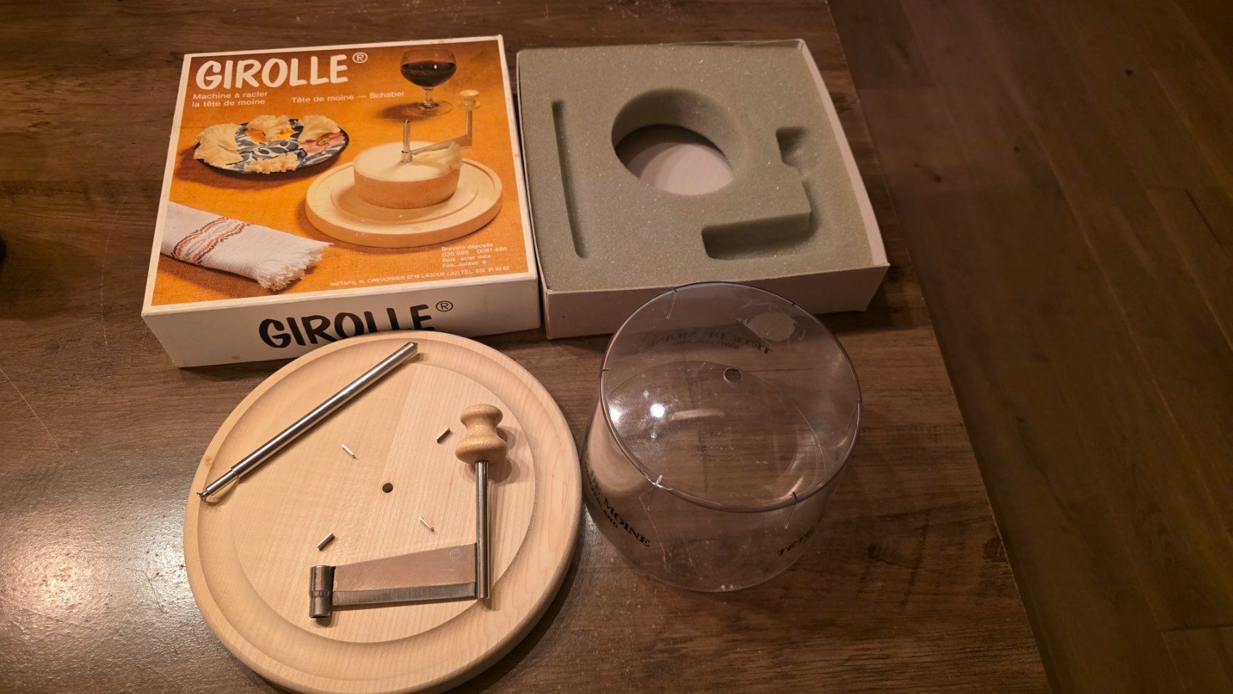 Küchengeräte: Tete de Moine Käse Girolle mit Glocke – Gebraucht aus Grossaffoltern von kaefer14