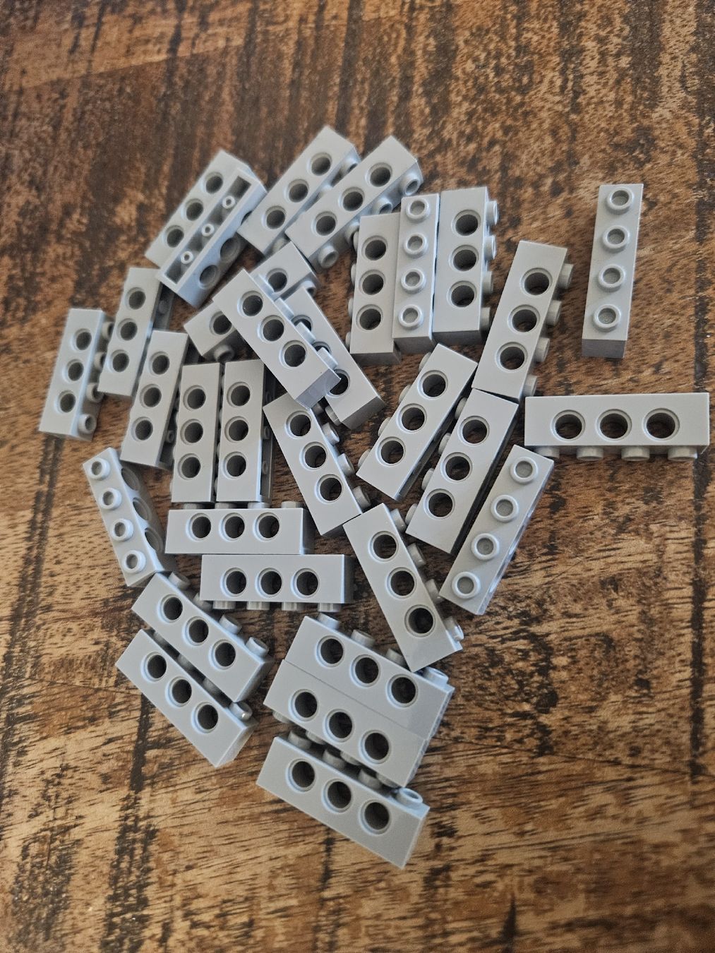 Lego Kit di costruzioni: lego 3701 lot de 30 pièces Light Bluish Gray Technic, Brick – Usato da Confignon venduto da Ecrofigs 1