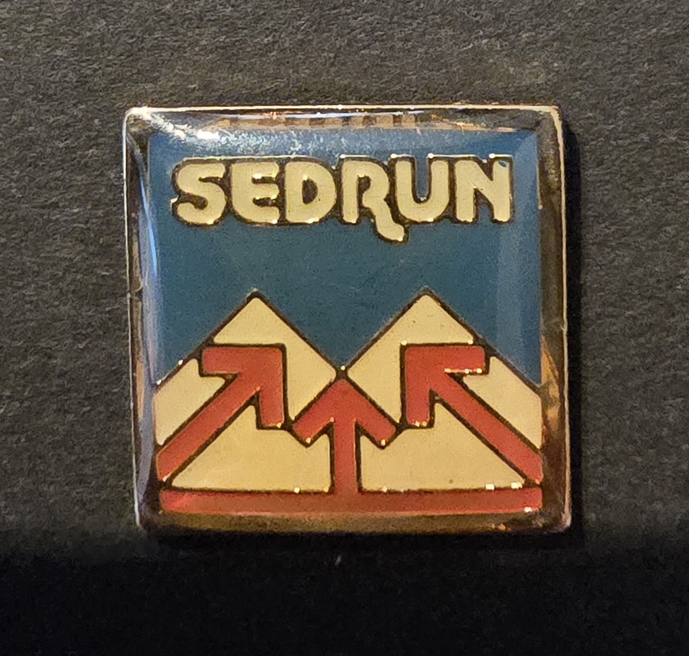 Placchette & Badge: 4 Pins/Anstecknadeln von Sedrun – Nuovo (secondo la descrizione) da Winterthur venduto da Winti0