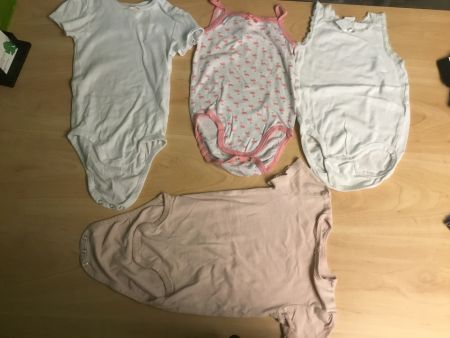 4 H&M Bodys kurz Gr. 92