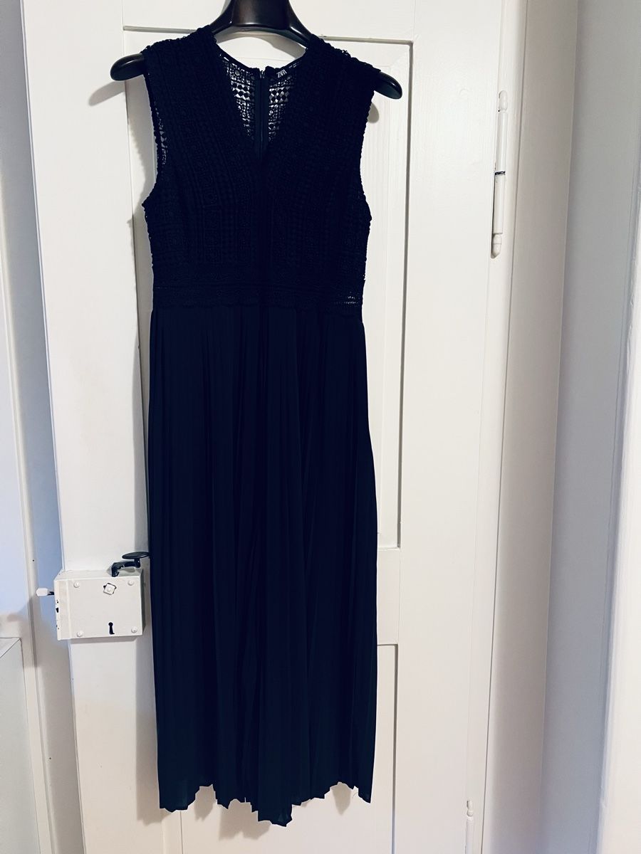 Zara Tute: Zara Black Lace Pleated Jumpsuit - 36 – Usato da Rüschlikon venduto da topswissvintage 1