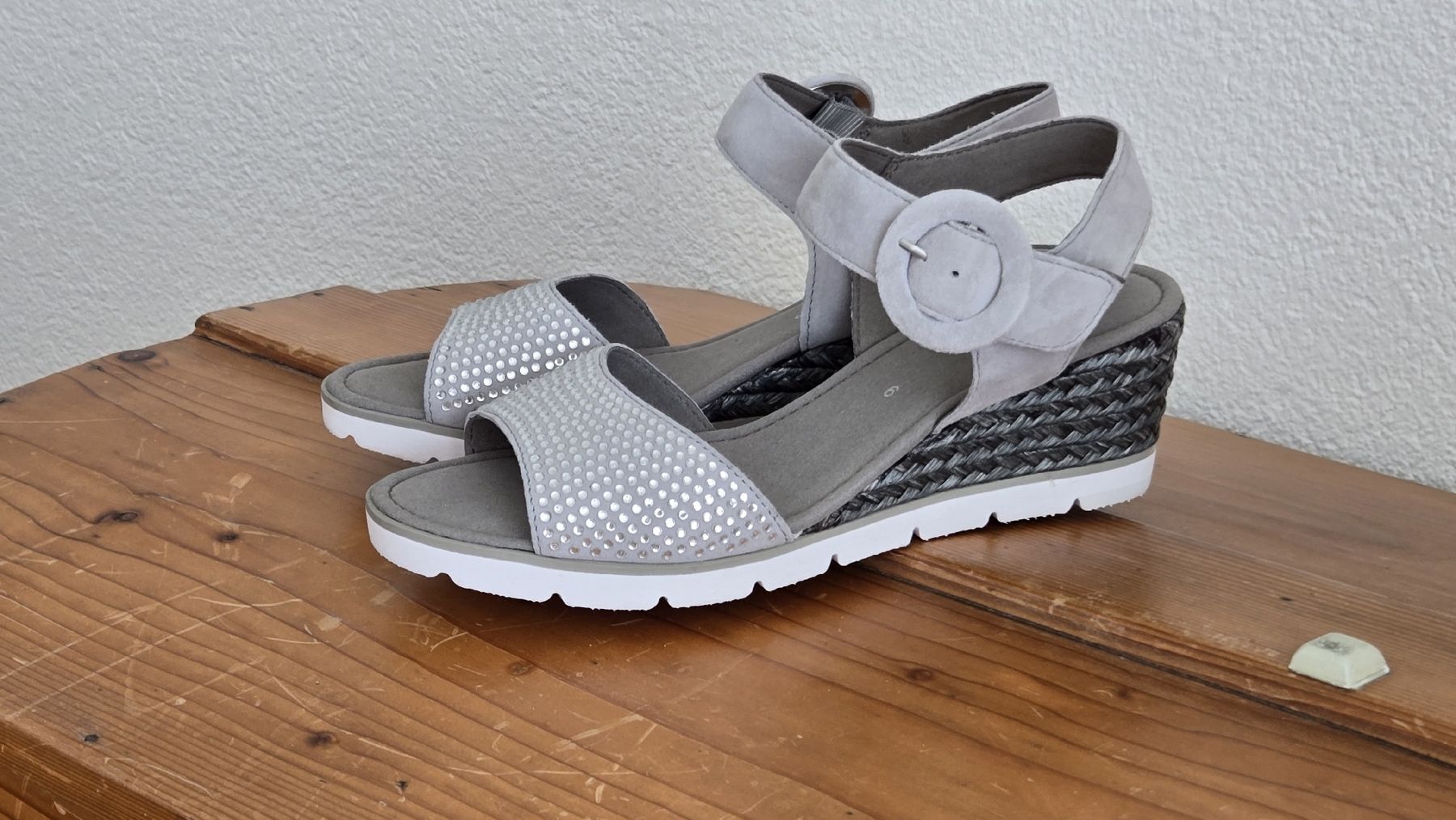 Gabor Scarpe da donna: Sandalen Gabor grau Grösse 6 – Nuovo (secondo la descrizione) da Wohlen AG venduto da Glueckspi8