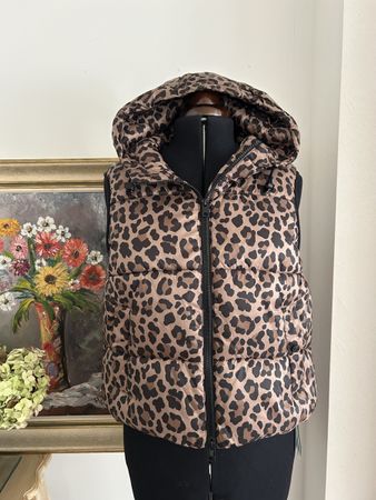 Leichte Daunenweste mit Kapuze im Animalprint, Grösse S