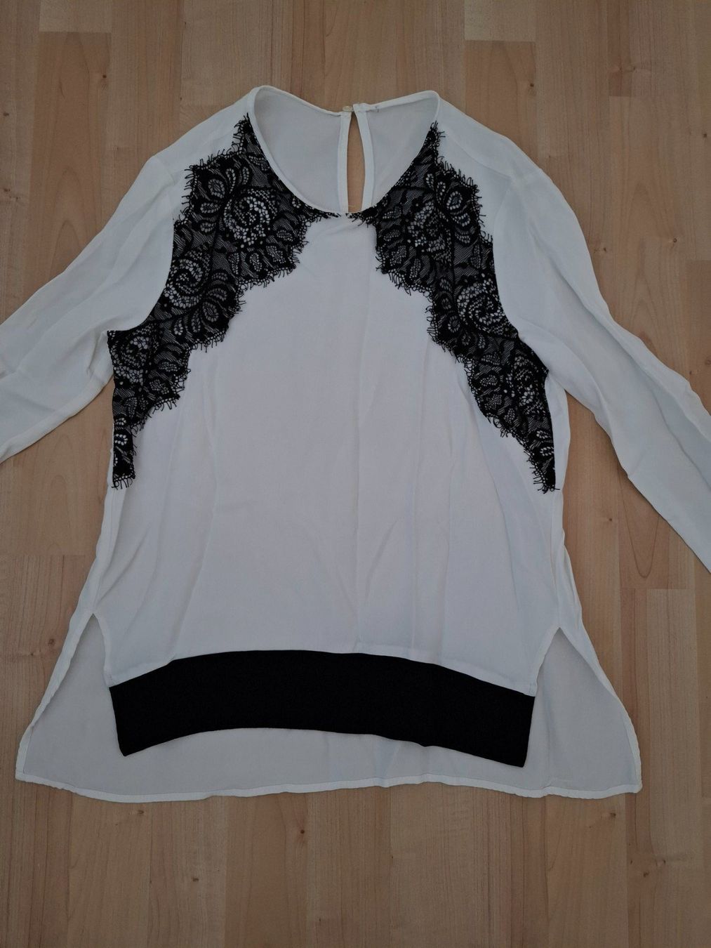 Blusen: weisse elegante Buse mir schwarzer Spitze, Versand möglich – Gebraucht aus Neuenhof von summer_25 4