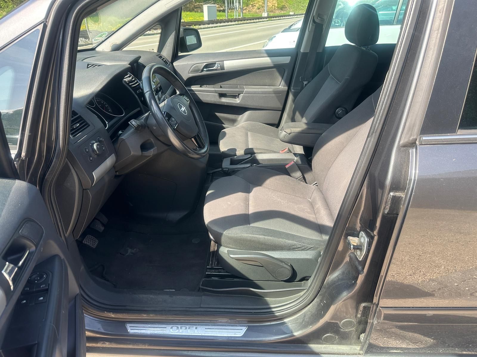 Opel Autos: Opel Zafira B22,Zum selbst aufbereiten für die MFK,Klima,Sit – Gebraucht aus Wängi von AA3 7