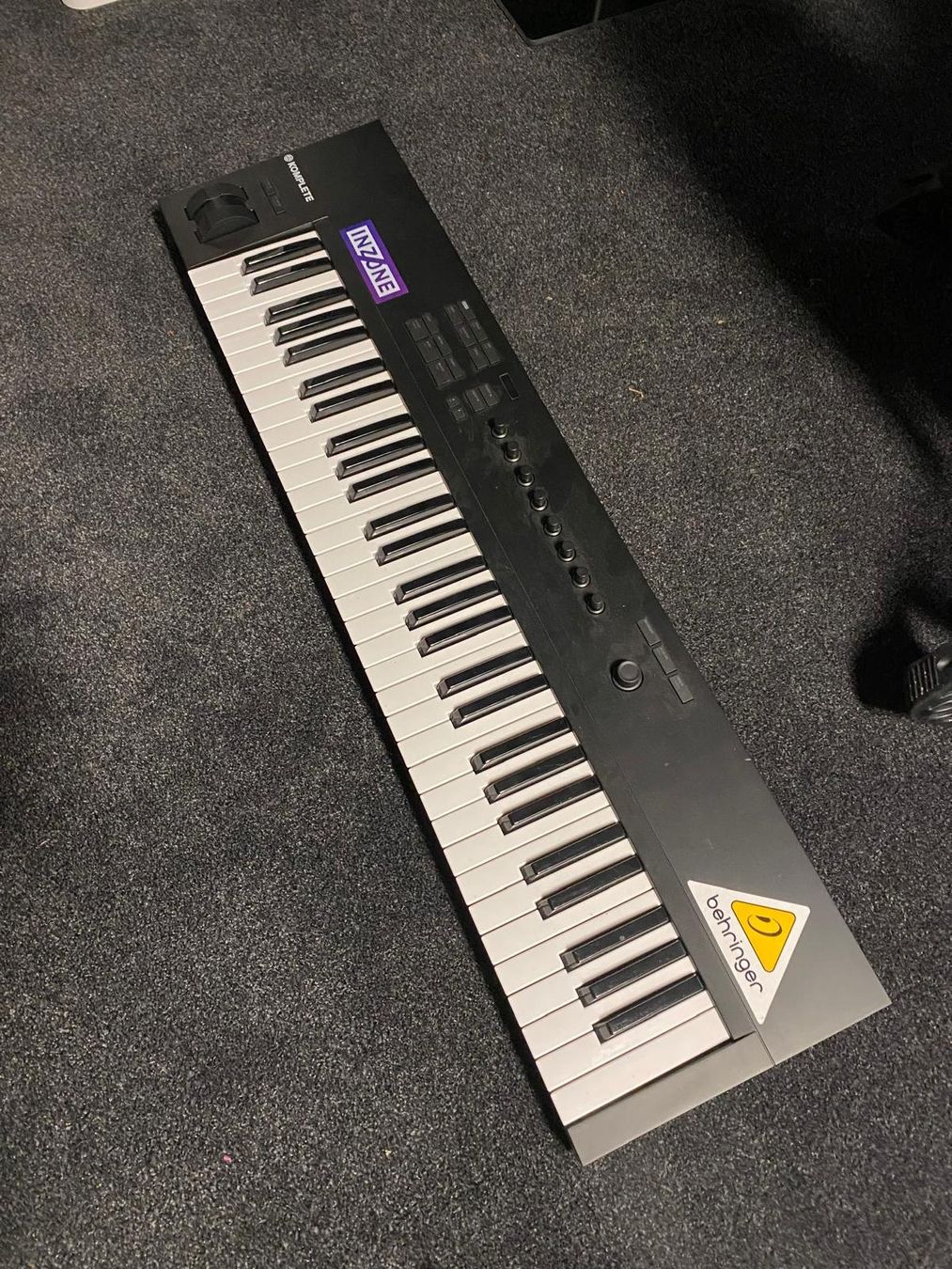 Native Instruments Strumenti musicali: Native Instruments KOMPLETE KONTROL A61 MIDI Keyboard – Usato da Wattwil venduto da GentIeman