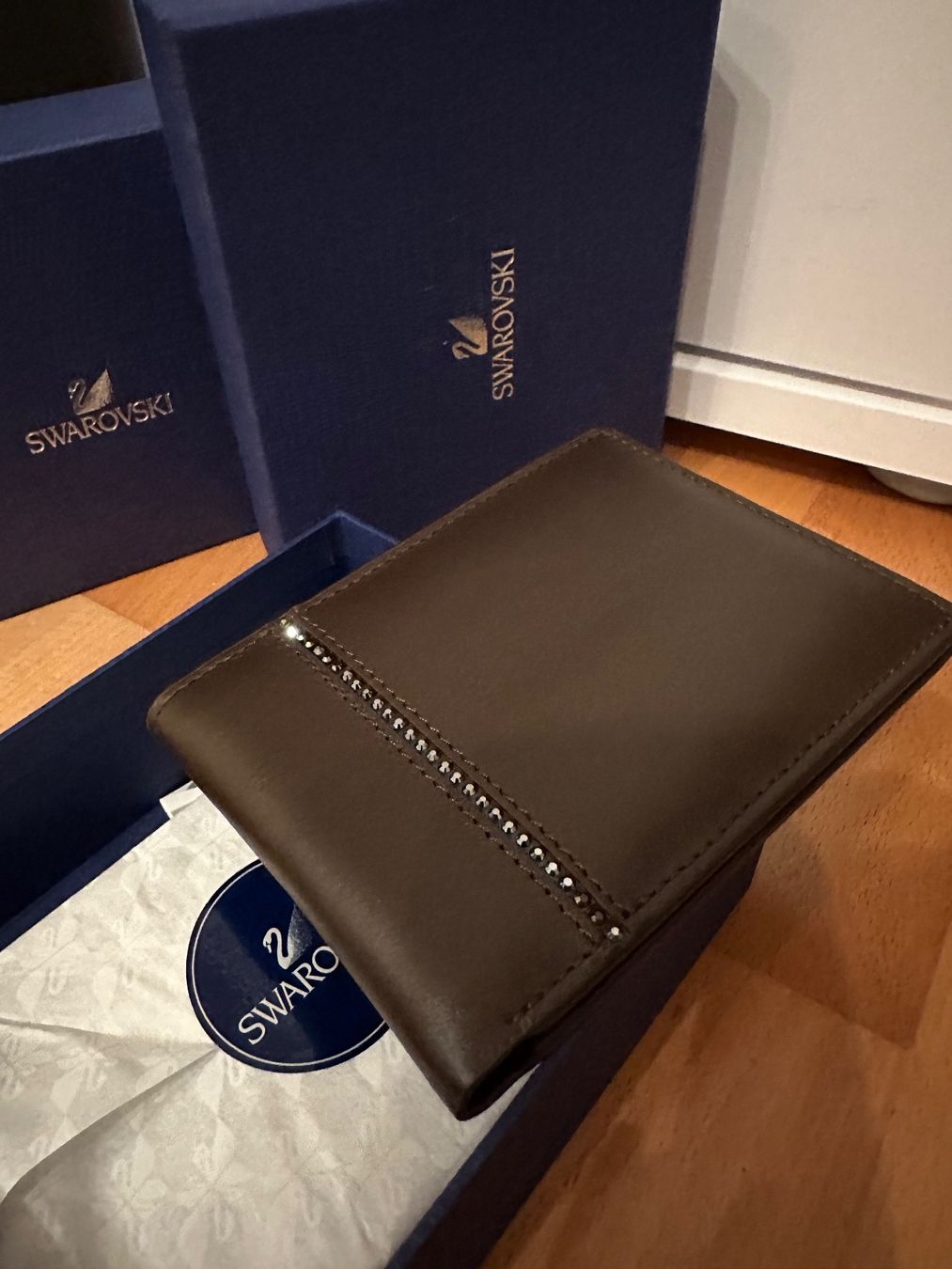 Brieftaschen: Neu: Swarovski Brieftasche Braun – Neu und originalverpackt aus Ruggell von sam_ly9m