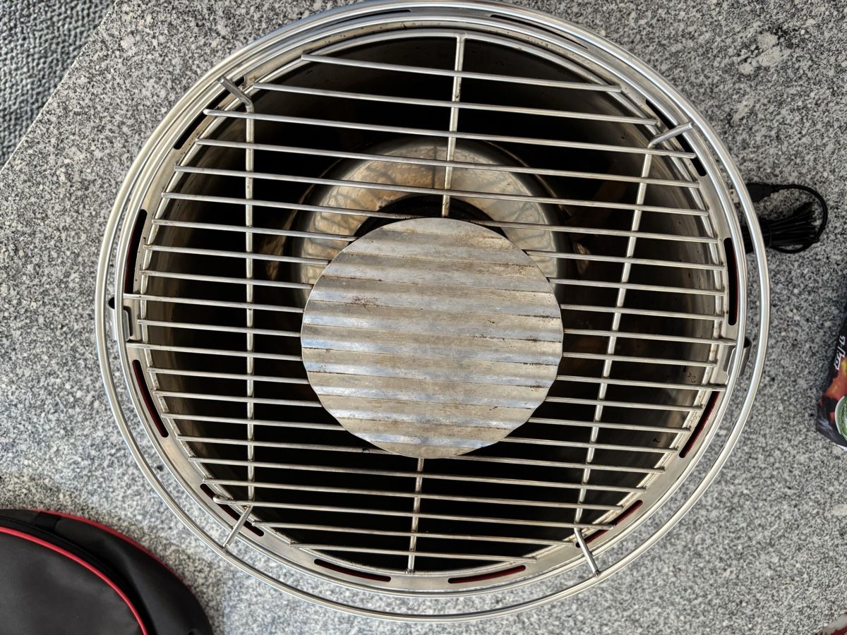 Grills: Lotus Holzkohlegrill – Gebraucht aus Büron von Singer19 2