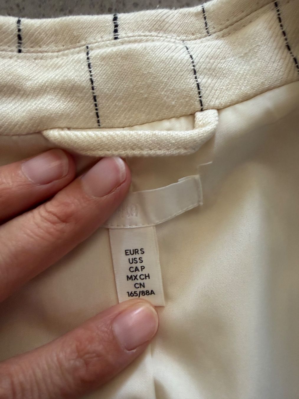 H&M Completi & Tailleur: Ensemble tailleur rayé H&M – Usato da Courchapoix venduto da Gess01 1