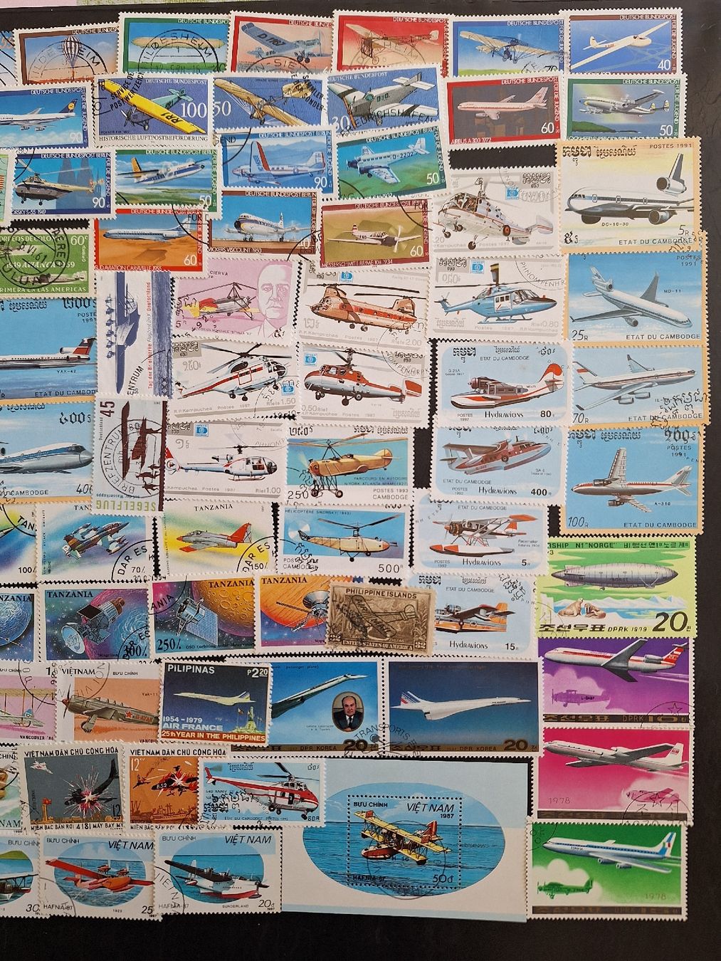 Tutti i francobolli: Diverse grosse Flugobjekte und Flugzeuge Sammlung – Usato da Genolier venduto da Antoine30 4