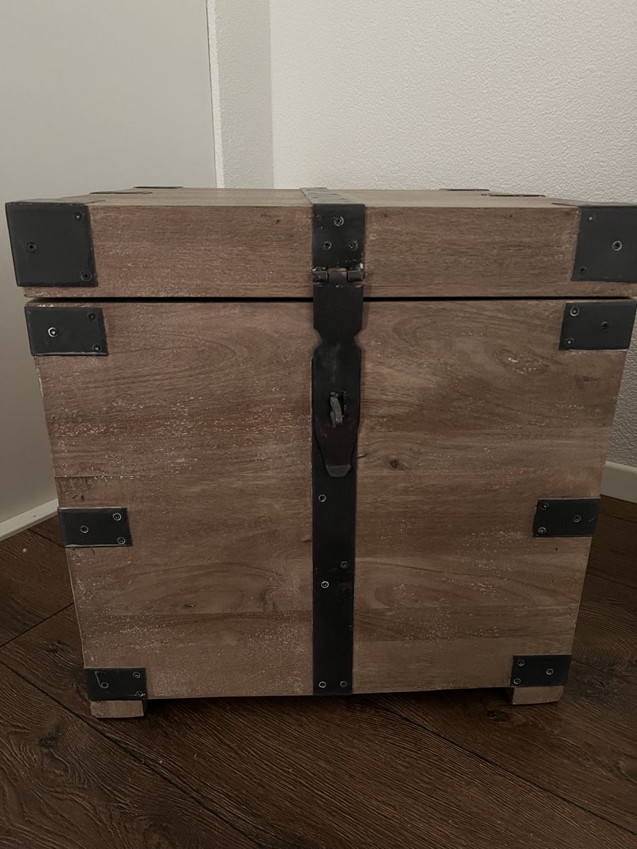 Truhen: Holztruhe im Antik-Look – Neu (gemäss Beschreibung) aus Buchs AG von Balisto0 1