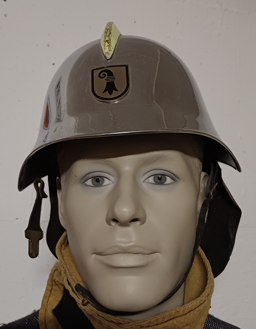 Pompieri: Feuerwehrhelm Berufsfeuerwehr Basel – Usato da Zürich venduto da FirefighterZH_118