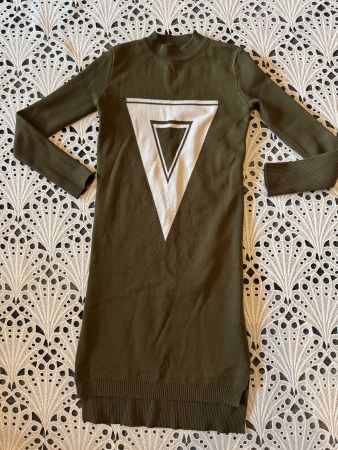 Mädchen Strickkleid Olivgrün Dreieck Muster Winter Herbst