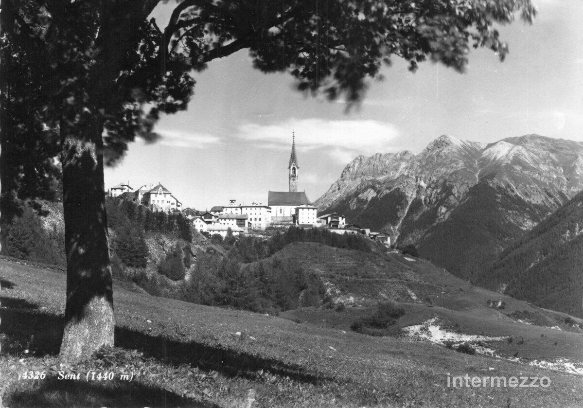 Cartoline postali: Sent GR // 1957 Kirche Dorf // Sommer – Usato da Basel venduto da intermezzo12