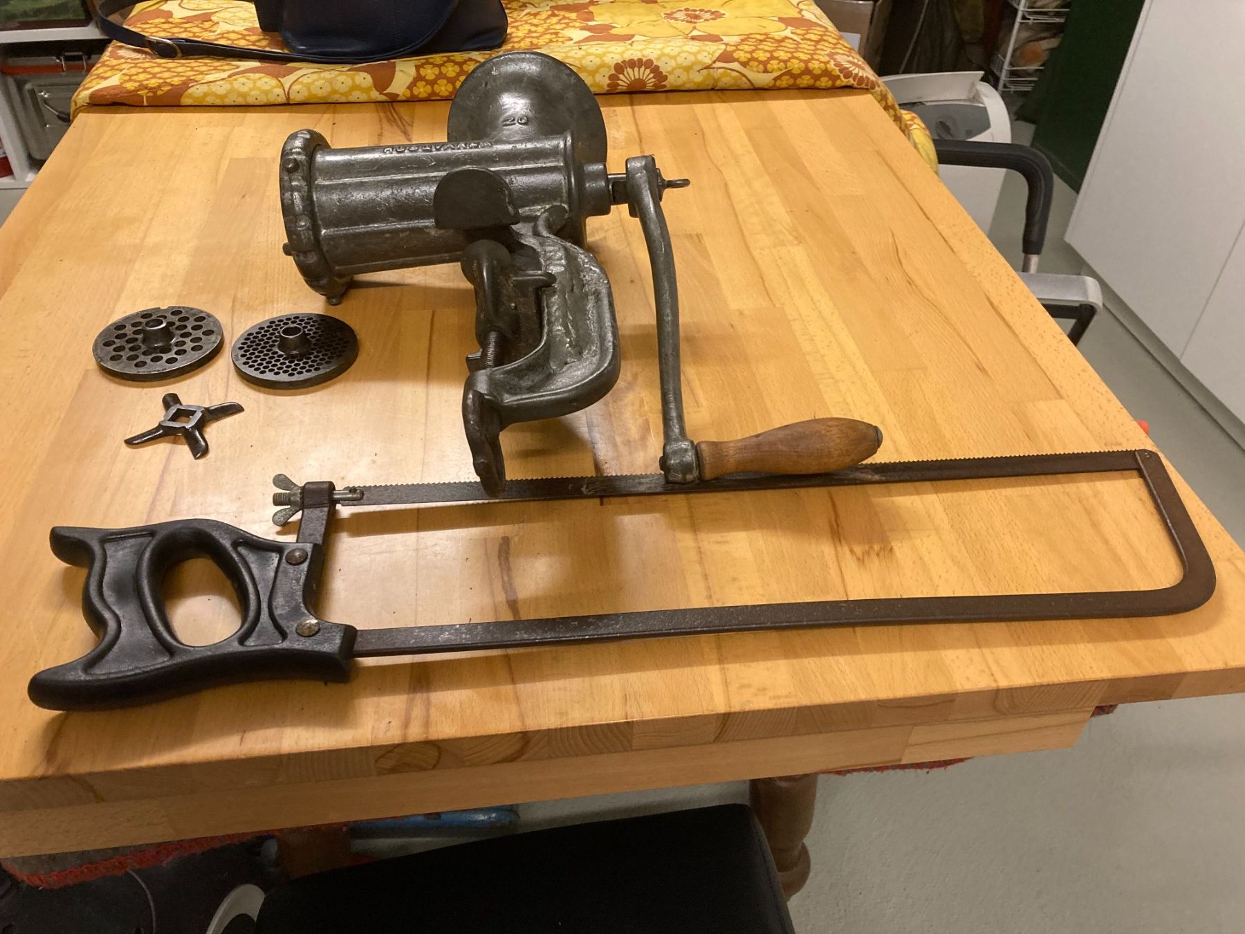 Elettrodomestici da cucina: Antiker Fleischwolf  antike Metzgersäge – Usato da Willisau venduto da Hans515 1