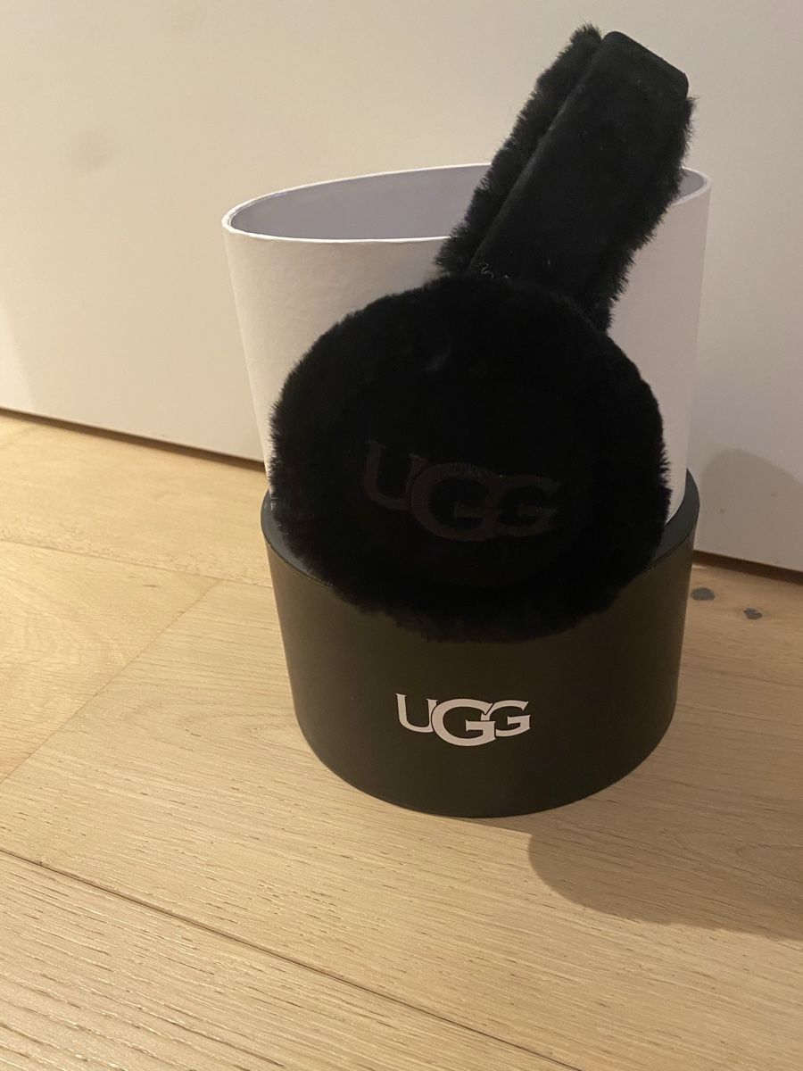 Ugg Copricapi, berretti & cappellini: UGG Ohrenschützer – Schwarz – Usato da Pfäffikon ZH venduto da Sere97