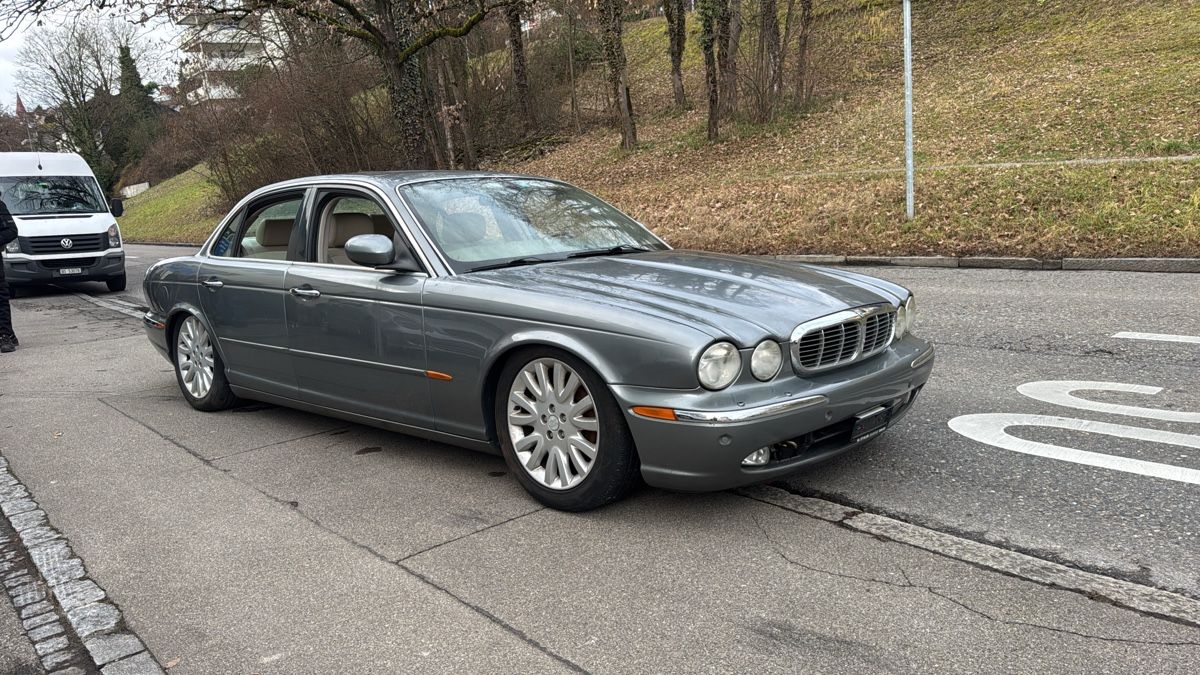 Jaguar Automobili: Jaguar xj8 Executive 3.5  – Difettoso da Windisch venduto da val_d66z 1
