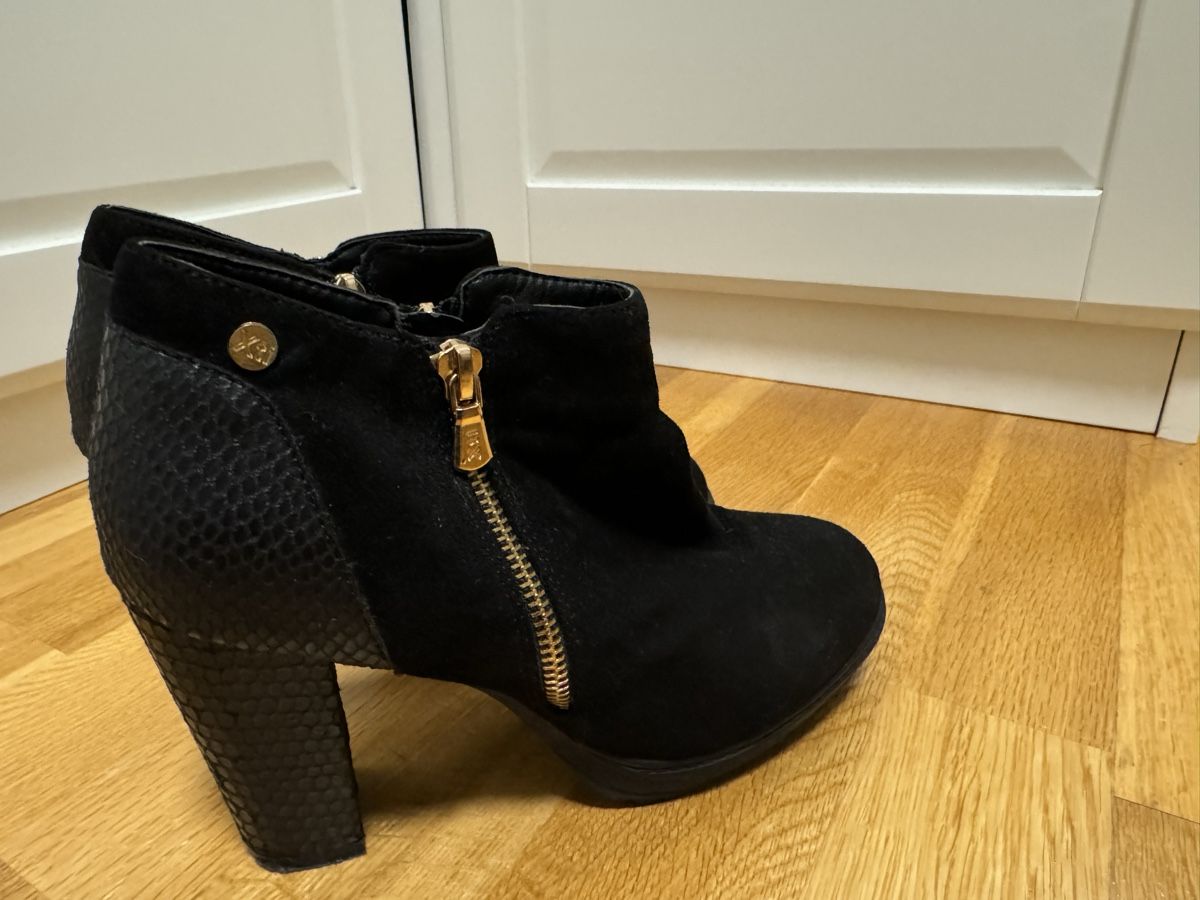 Damenschuhe: Stiefeletten Grösse 39, Schwarz, Absatzschuhe – Neu (gemäss Beschreibung) aus Arlesheim von Eli_77 1