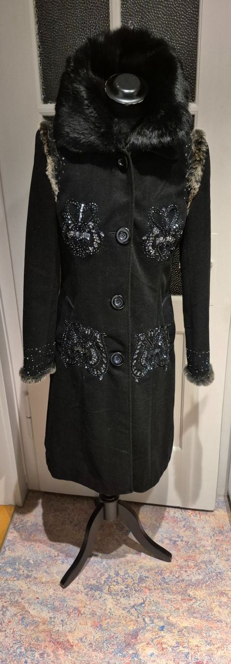 Max Mara Cappotti: Schwarzer Wintermantel mit Pelz, Grösse 32, MAX MARA – Usato da Zürich venduto da Roberto040 1