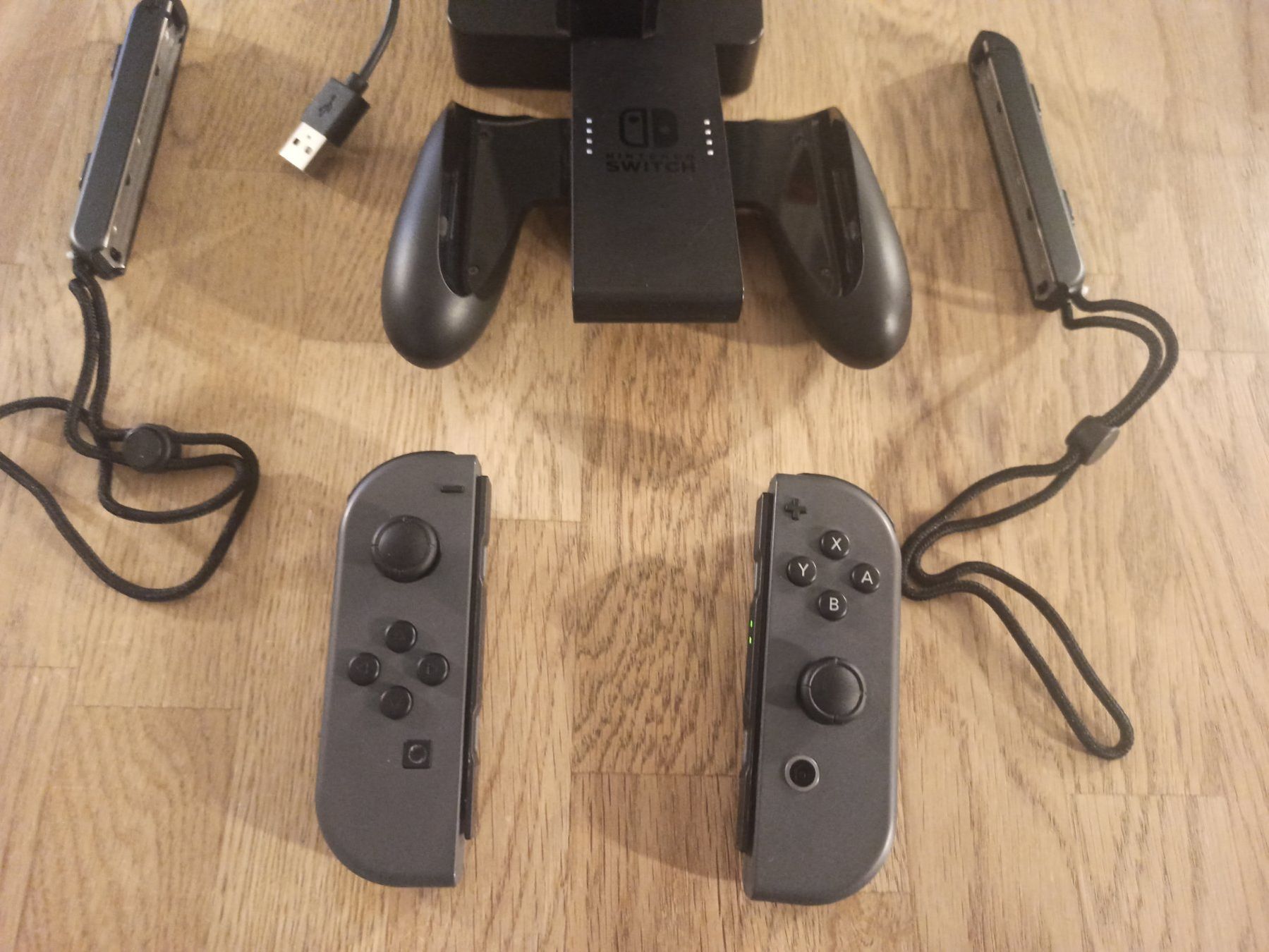 Nintendo Controller: Original Nintendo Switch Joy-Con Set - Ladestation -Grip NSW – Usato da Oberweningen venduto da mar_87mx 2