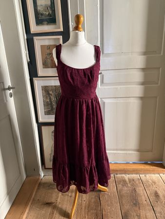 Azazie Atelier Kleid – Grösse 32 (passt auch Gr. 34)