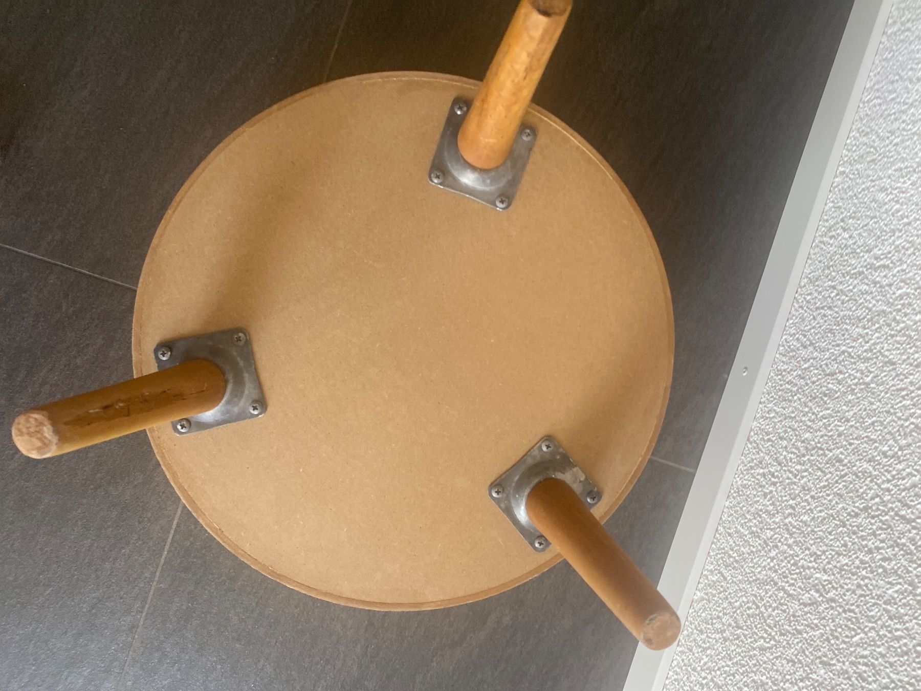 Ikea Tavoli: Beistelltisch rund Holz Farbferlauf – Usato da Lyss venduto da gab_2klg 4