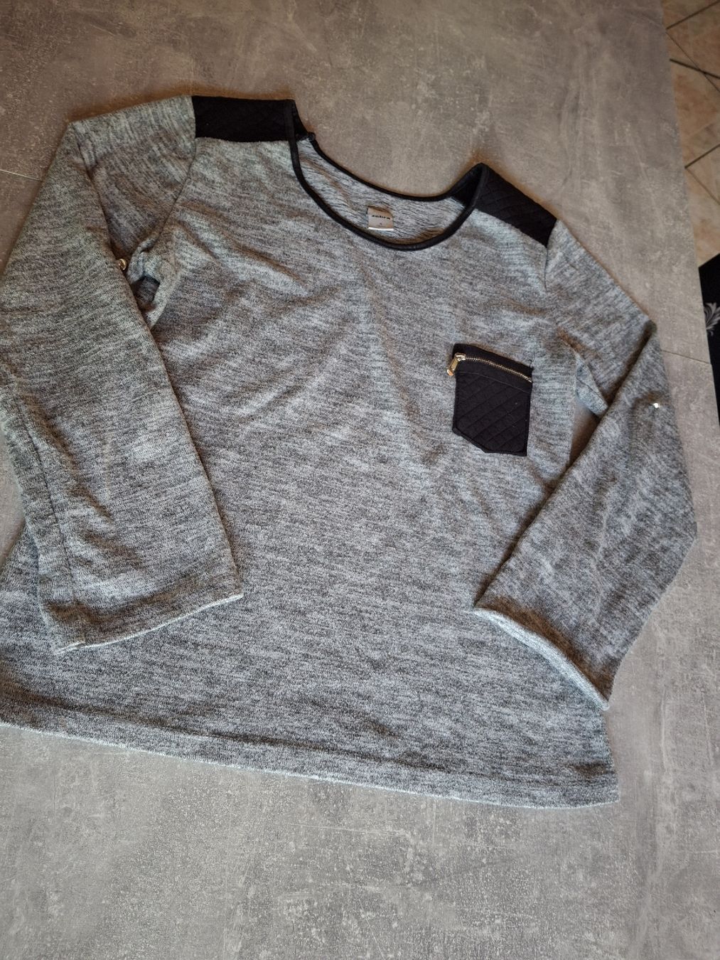 Zebra Pulls & Sweat-shirts: Pull gris marque Zebra taille S – D'occasion à Villiers par san_jn5w