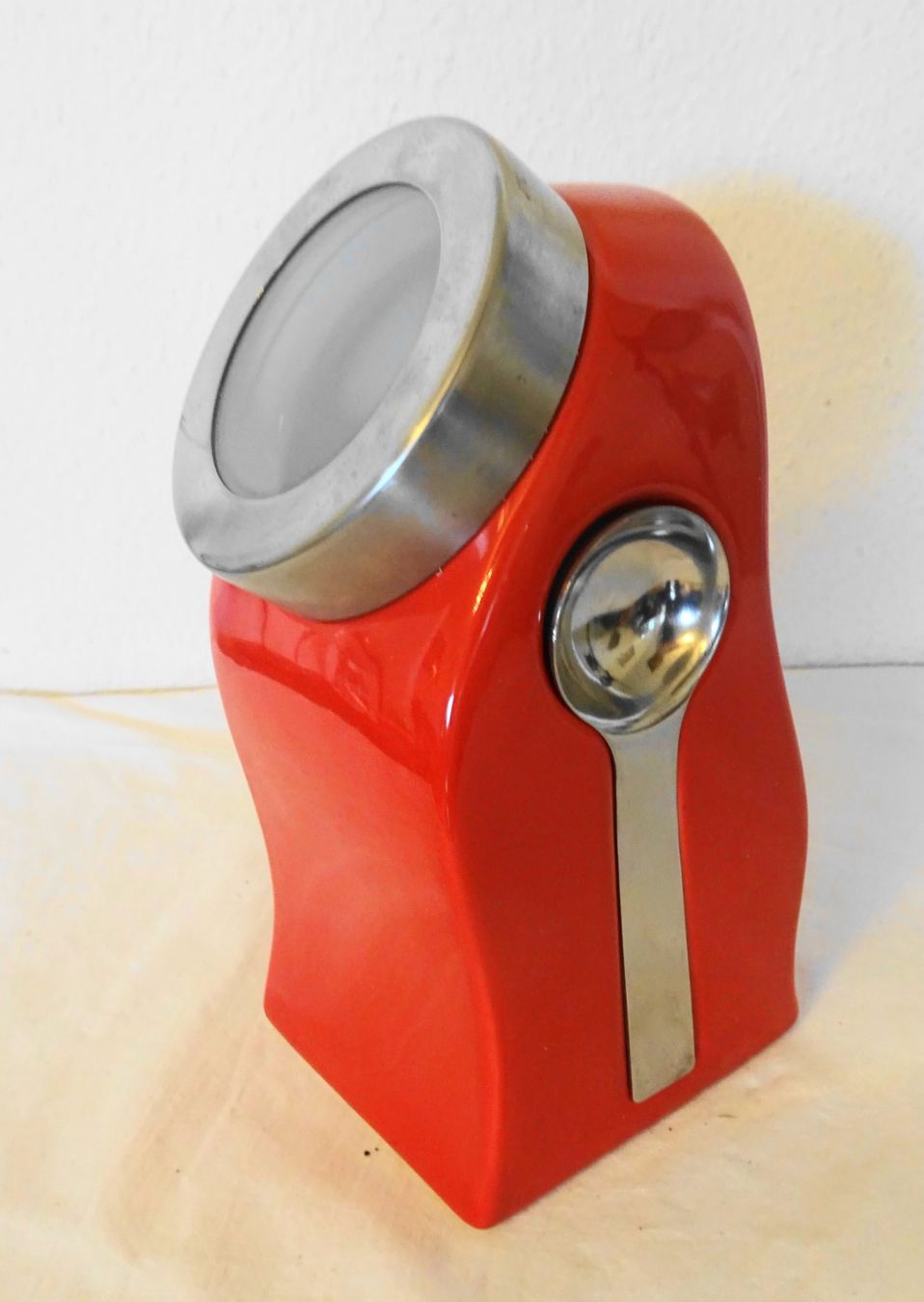 Sonstige Dekorationen & Accessoires: Rote Keramik Kaffee Dose mit Löffel, Memphis-Stil – Gebraucht aus Zürich von Connie8