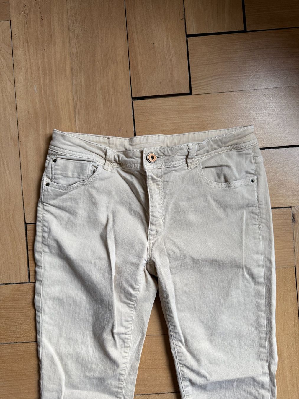 Zara Jeans: ZARA - 7/8 Jeans beige 42 – Usato da Zürich venduto da Diazaio 1
