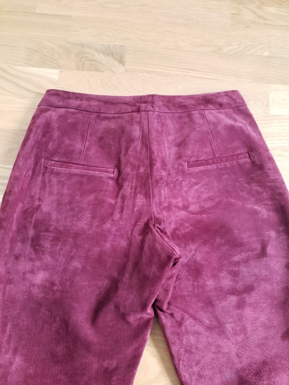 Mango Pantaloni: SUEDE TROUSERS Mango – Usato da Luzern venduto da _Lobster_ 1