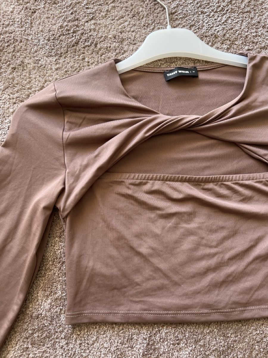 Tally Weijl Top: Crop top manche longue brun rosé M  – Nuovo (secondo la descrizione) da Lausanne venduto da mae_dj7r 1