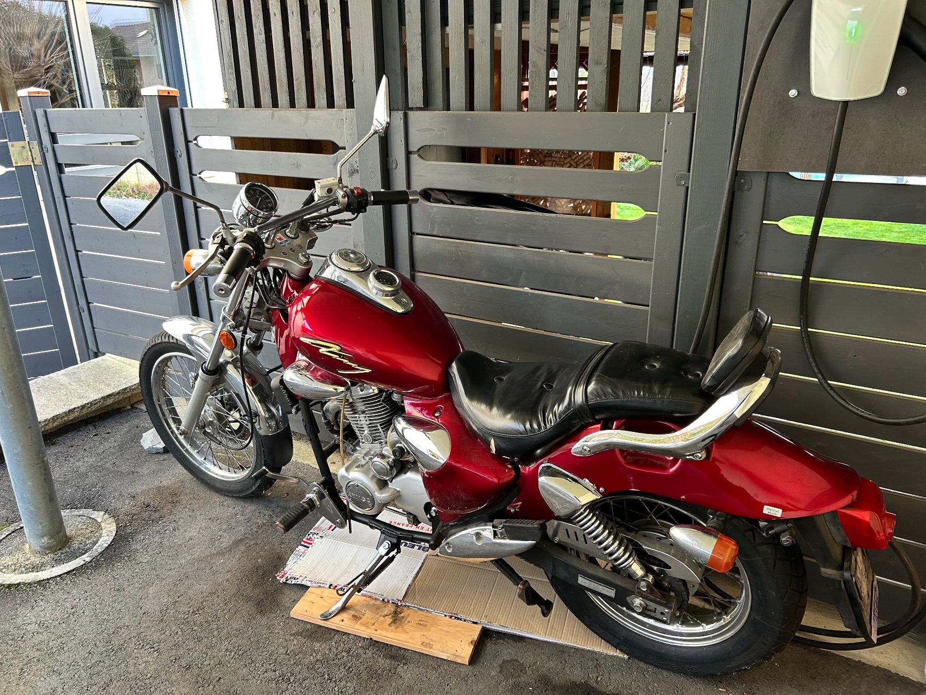 Kymco Chopper: Moto custom Kymco Zing 125 rouge – Usato da Ollon VD venduto da NickOllon
