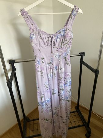 Kleid Hollister Blumenmuster Lila Grösse S neu 