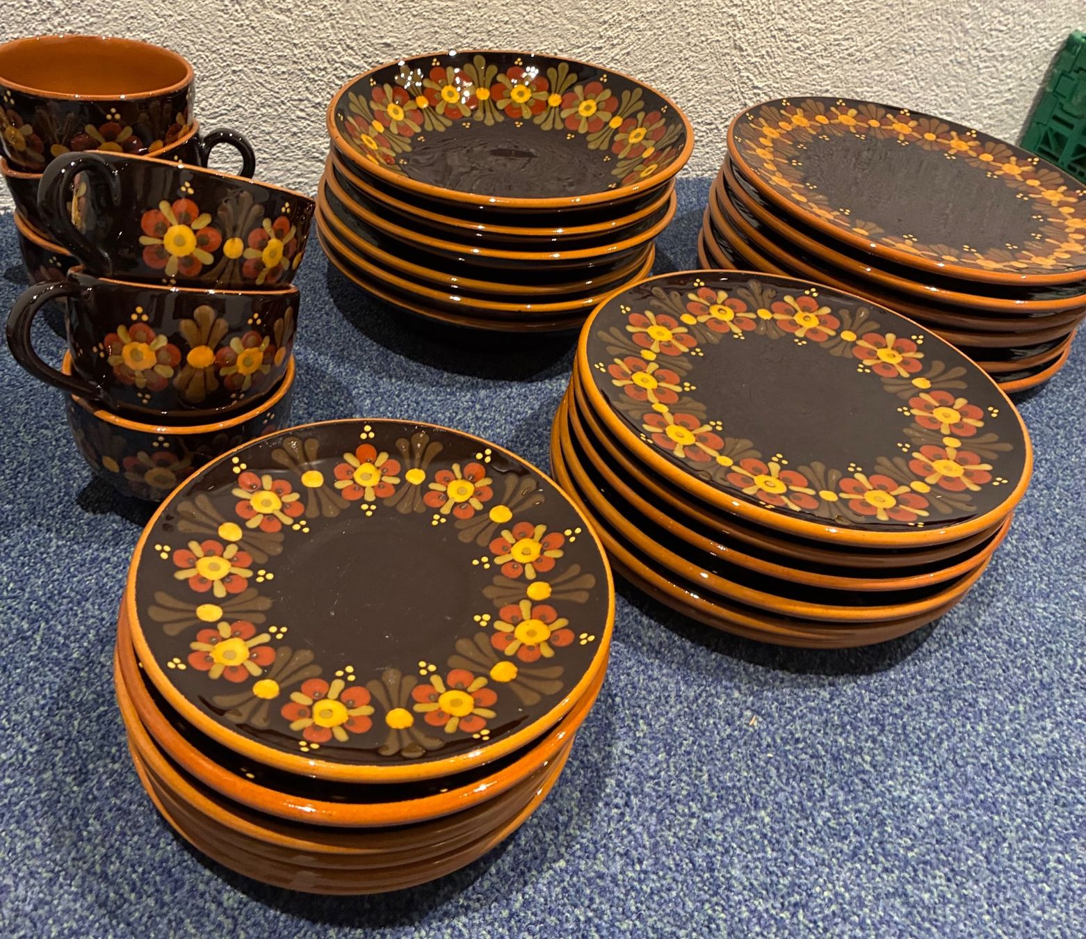 Set di piatti: Geschirr Set, Keramik handgemalt – Usato da Hinteregg venduto da Carimba90 1