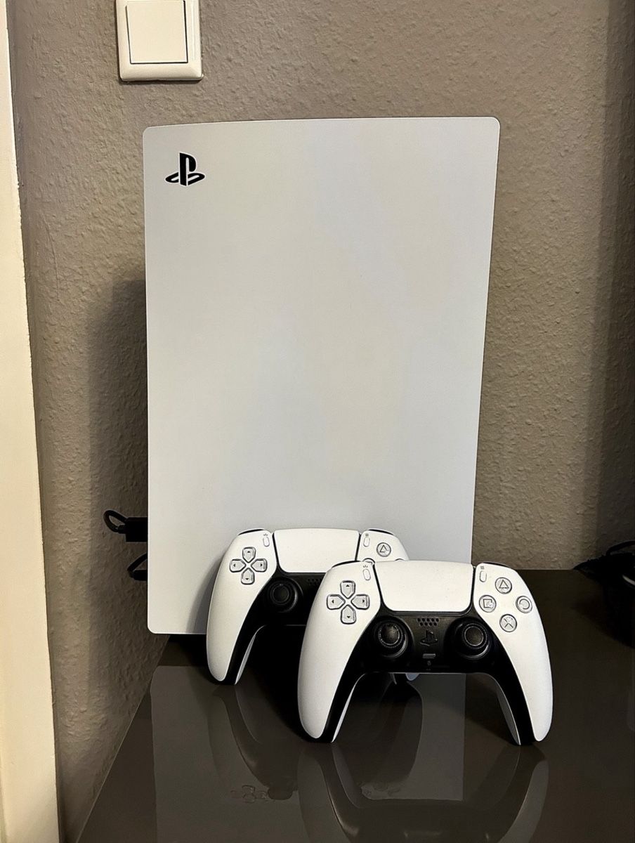 Sony Console: PlayStation 5 Disc Edition 2 Controller inkl  – Usato da Wallenwil venduto da Haenggijoergjosef