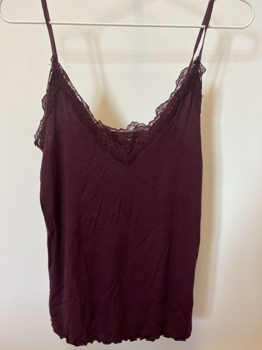 Top: Rotes Spitzentop – Usato da Guntalingen venduto da mon_hc9m